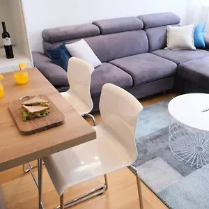 Leona 4*, Kantrida Rijeka